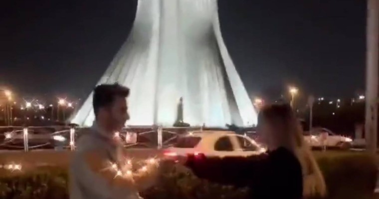 «Тегеран қақпасы» алдында билеген ирандықтар 10 жылға сотталды