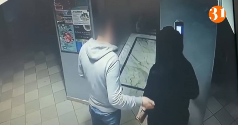 Аяжанның жантүршігерлік өлімі: Қандықолдың қызбен бірге лифттегі видеосы пайда болды