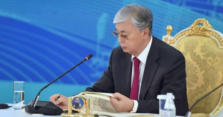 Тоқаев Елбасы туралы заңға енген өзгертулерге қол қойды