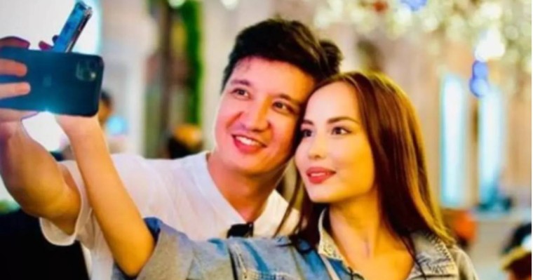 Айқын Төлепберген отбасымен бірге АҚШ-қа аттанды