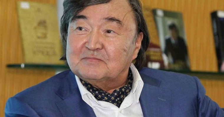 Әділет министрлігі Олжас Сүлейменовтың партия құру жөніндегі өтінішін қабылдады