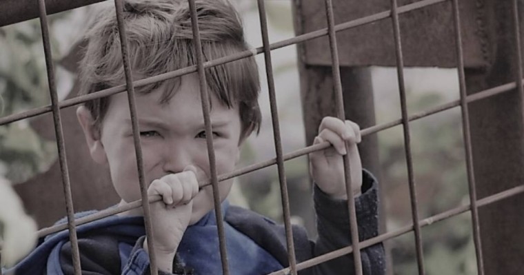 "Зәр ішкізіп, нәжіспен тамақтандырған". Шымкентте асырап алған ата-анасы балаларды аяусыз қорлаған