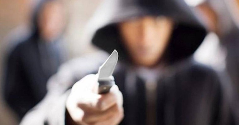 Риддерде банктен несие алып шыққан адамды тонап кетті