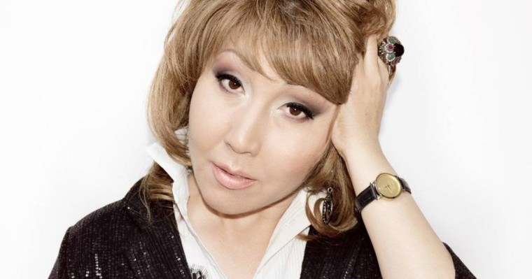 «Қалай ұялмайсыздар?!»: Әнші шұрық-тесік жолдар үшін Ақтөбе әкімдігін сынап тастады (ВИДЕО)