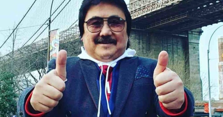 Маска тақ: Марат Омаров коронавирус туралы тағы бір ән шығарды (видео)