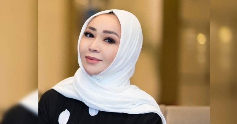 "Үш мезгіл тамақ бізден": Айнұр Тұрсынбаевамен кездесу құны 1 миллион 200 мың теңге