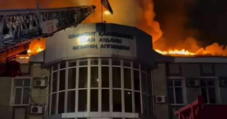 Шымкентте әкімдік ғимаратынан өрт шықты (видео)