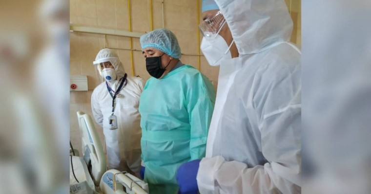 Тұрғымбаев блок-бекетте жарақат алған қызметкердің жағдайын білді - Қазақстан жаңалықтары