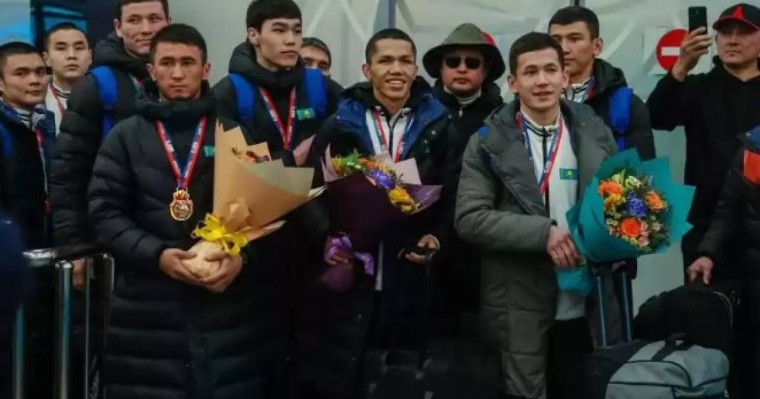 Таиланд төрінде атой салған қазақстандық боксшылар елге оралды (фото)