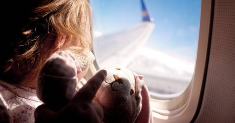 17 жасқа дейінгі балаларды ұшақта тегін алып жүру үшін нені білу керек