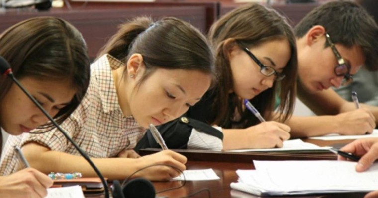 Сенатор жоғары білім саласын сынға алды: 10 миллиард теңге босқа кетті