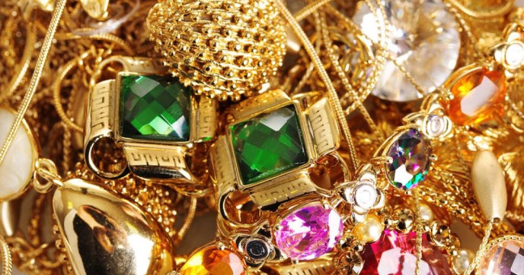 Домработница вынесла золото на миллион тенге из столичной квартиры