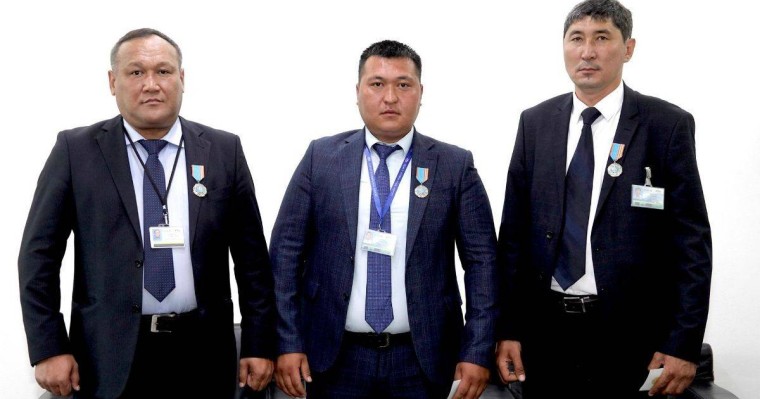 Bek Air ұшағының апатқа ұшырауы: Ішкі істер министрі әуежайдың үш қызметкерін марапаттады - Қазақстан жаңалықтары