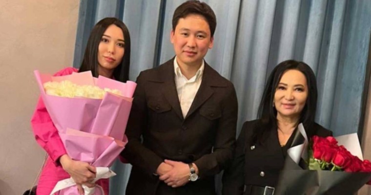 "Есімі Жібек": Гүлзира Айдарбекова болашақ келінін таныстырды