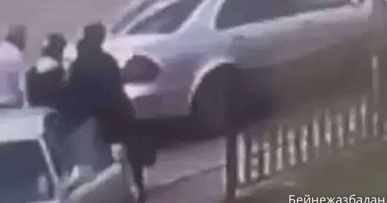 Жезқазғанда көлік тізгініндегі бес жасар бала бірнеше адамды қағып кетті