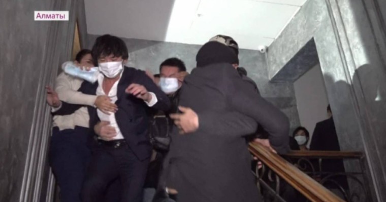 3 сағат қоршауда болған: Қайрат Нұртас тойда ұсталды