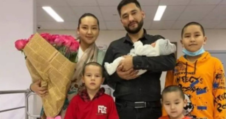 Төртінші ұлын босанған Салтанат Бақаева баласына ерекше есім қойды  (фото)