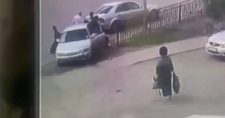 Жезқазғанда басқарудан шығып кеткен көлік бір топ адамды қағып кетті