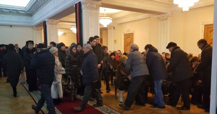 Алматыда Серікболсын Әбділдинмен қоштасып жатыр