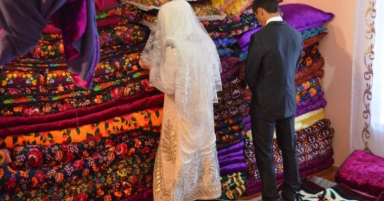 Түркістан облысында ер адам 15 жастағы мектеп оқушысын үйлену үшін 600 мың теңгеге сатып алған