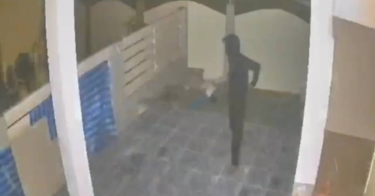 Атақты Қазақстан спортшысының үйін тонап кетті