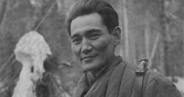 Құпия тарих: Бауыржан Момышұлының Сталимен жолығуы