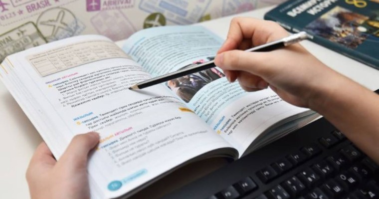 Тоқаев оқулықтардың сапасы өте төмен екенін айтты