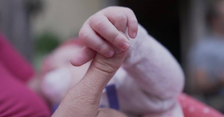 Тараздағы дәрігерлер сәбилер саудасымен айналысты деп күдіктелуде