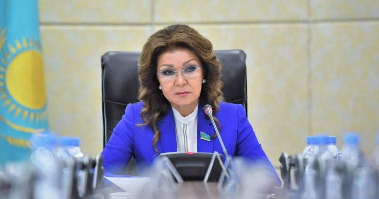 Жалтақтаған депутаттар мен төбе көрсетпеген Дариға