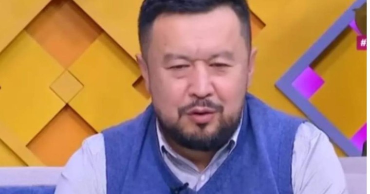 Сәбит Әбдіхалықов әйелі мен ұлын перзентханадан шығарып алды (видео)