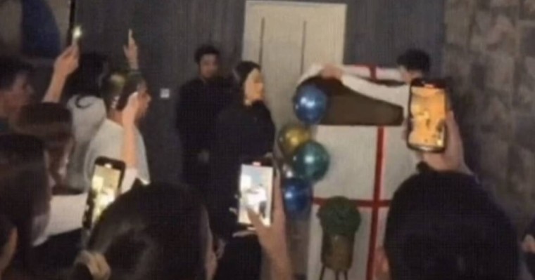 Әйеліне екінші күйеу сыйлаған қазақстандық желіде қызу талқыға түсті (видео)