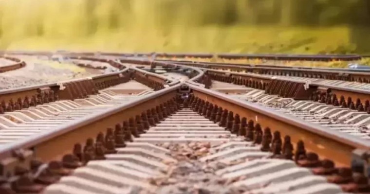 Түркістан облысында тепловоз жүк көлігін соғып өтті (ВИДЕО)