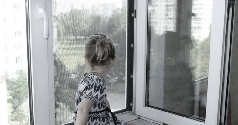 Қарағанды ​​облысында 4 жасар қыз терезеден құлап, мерт болды - Қазақстан жаңалықтары