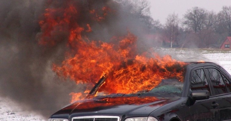 Отбасындағы жанжалдар үшін. Ер адам бұрынғы енесінің көлігін өртеп жіберді