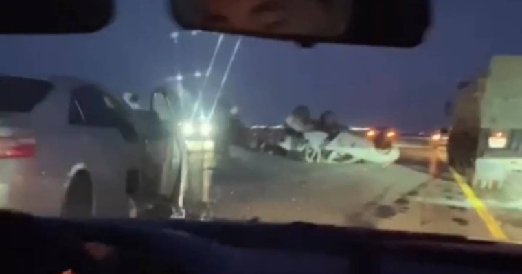 Жол апатынан аман қалып, трассада көмек сұрап тұрған адамдарды машина қағып кеткен (видео)