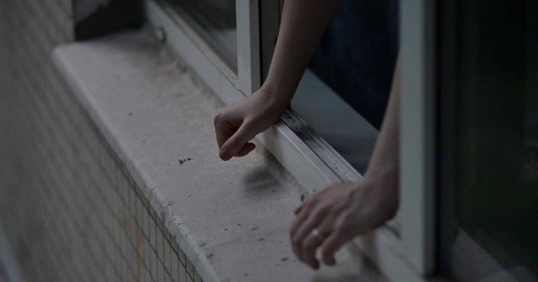 ШҚО-да бесінші қабаттан секіріп кеткен тұрғын аман қалды