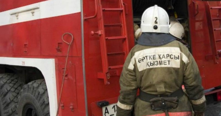 Алматыда қонақ үй өртеніп жатыр