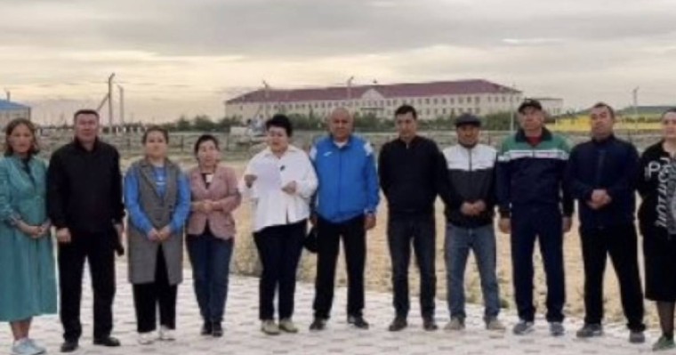 Маңғыстаулық мұғалімдер Роза Рымбаеваның концертіне байланысты директорды жұмыстан шығаруды талап етті