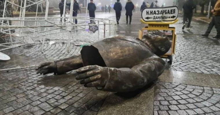 Қаралы қаңтар: Назарбаевтың ескерткішін құлатқан жігіт істі болды