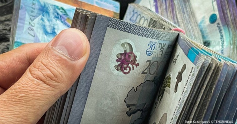 Казахстанец за сообщение о коррупции получил более 12 миллиона тенге