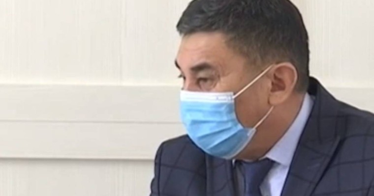 Жұмыс уақытында аңға шыққан шенеуніктің басы дауға қалды