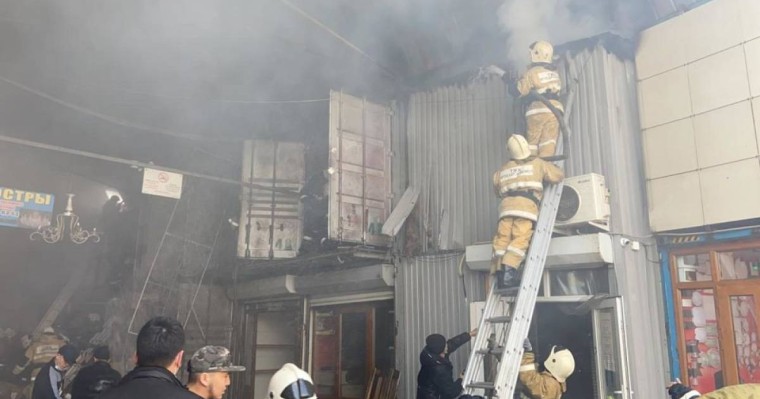 Алматыда "барахолка" отқа оранды - видео