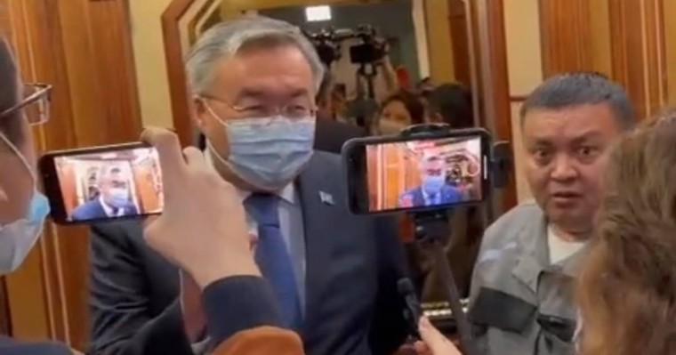 Министрмен бір лифтте болған жүк тасымалдаушы Қазнеттің жаңа жұлдызына айналды