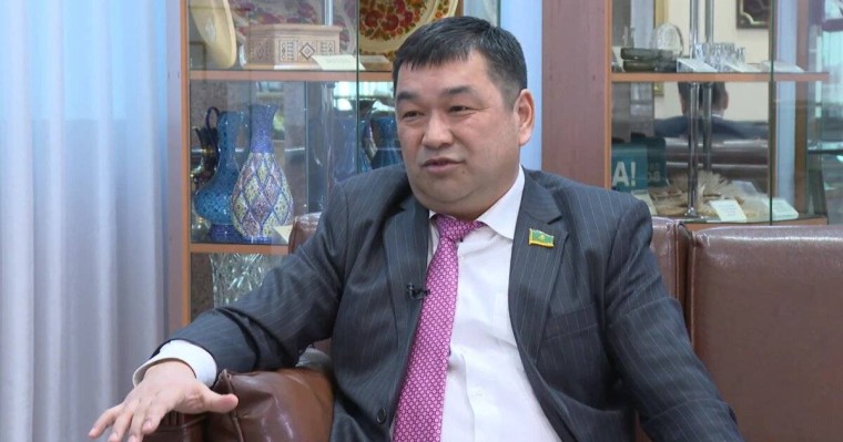 "Мен Путинді қолдаймын" – ҚР Парламент Мәжілісінің депутаты Азамат Әбілдаев