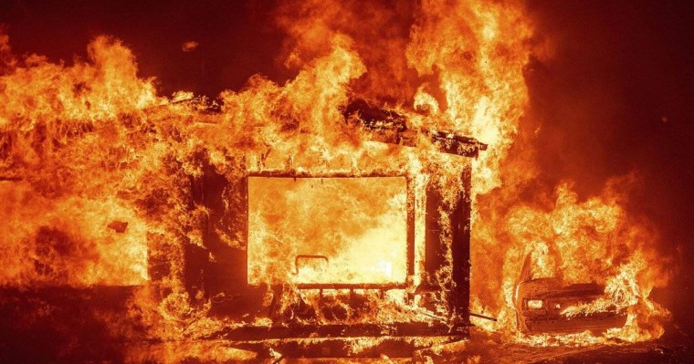 «Басыңды жарып өлтіремін»: Алматыда 7 бірдей отбасы далада қалды