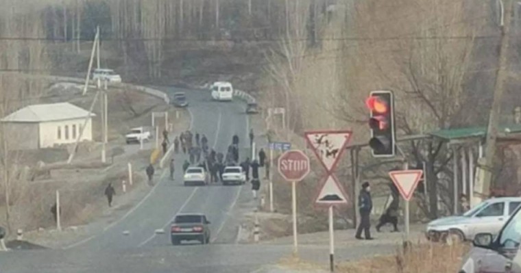 Қырғызстан мен Тәжікстан шекарасында әскерилер арасында атыс болды