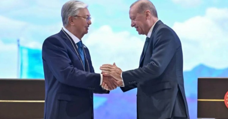 Тоқаев Түркияның ең жоғары мемлекеттік наградасымен марапатталды