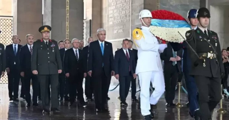 Қасым-Жомарт Тоқаев Мұстафа Кемал Ататүріктің кесенесін зиярат етті