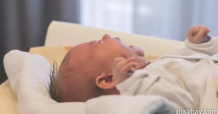 Шымкентте сәбиінің өлі денесін қорапқа салып, тастап кеткен ана ұсталды