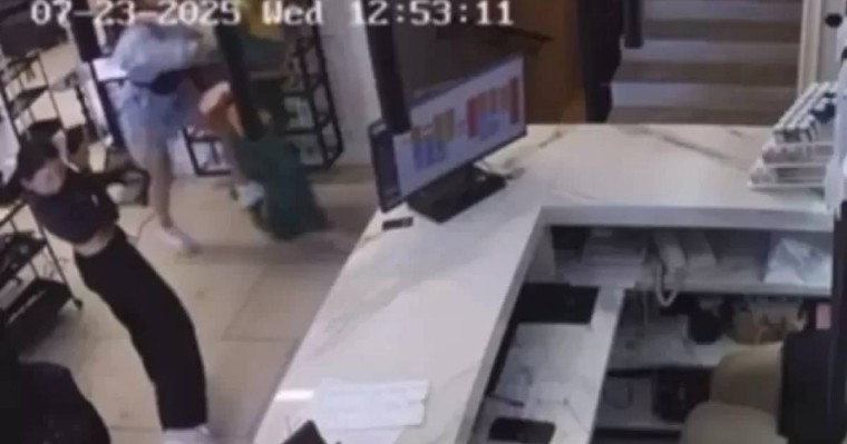 «Екеуі де бір еркекпен қарым-қатынаста болған»: Павлодарда екі әйел төбелесіп қалды